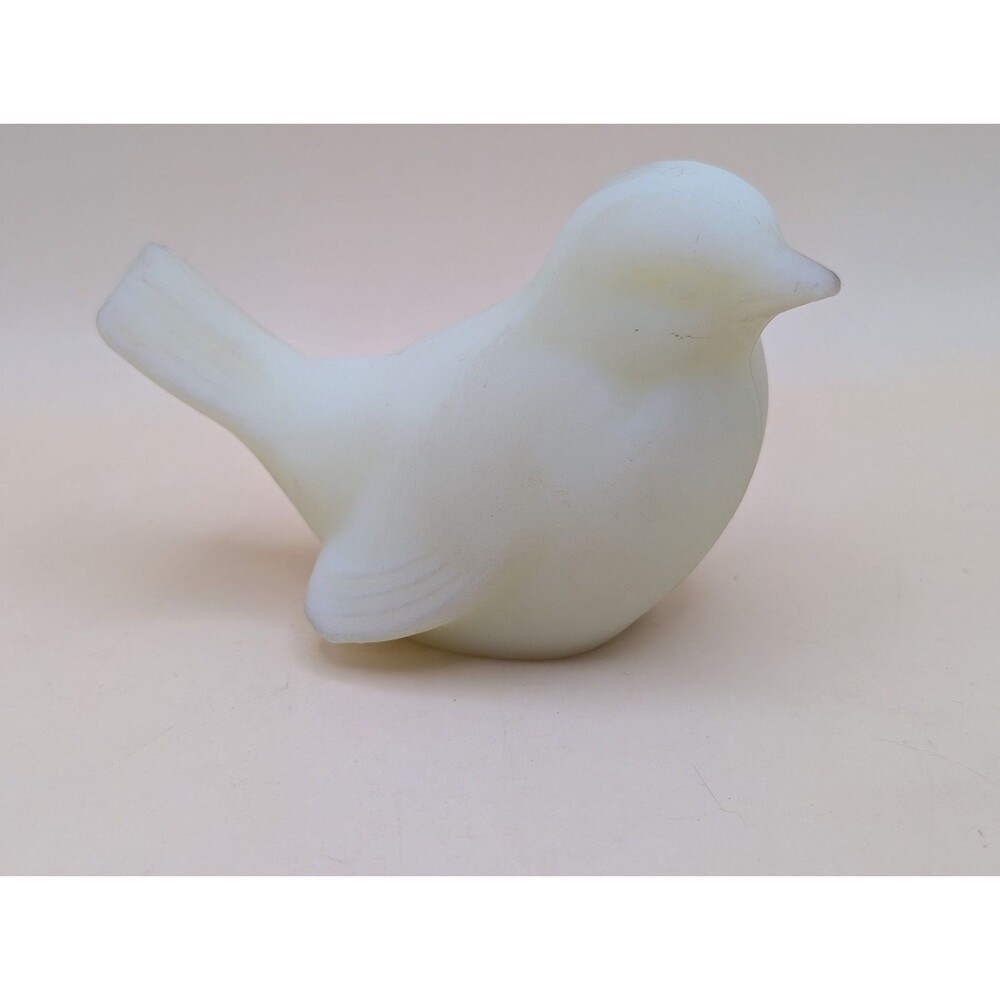 Fenton Custard Satin Undecorated Bird Sparrow Figurine Paper Weight 1978 Glows!